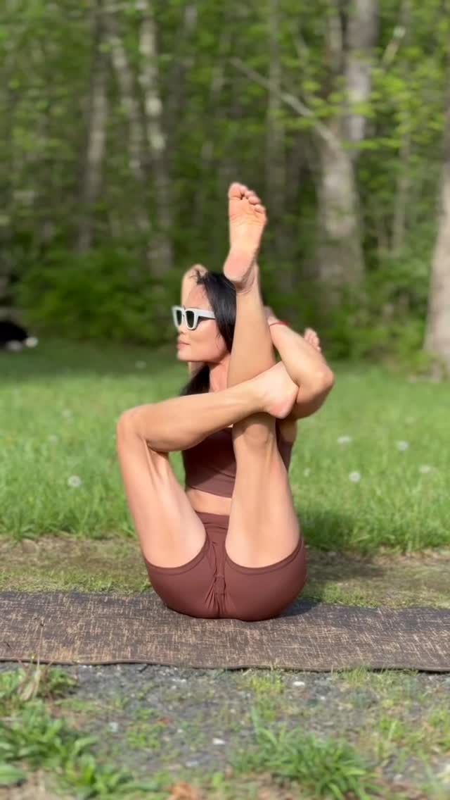 Instagram post by @frog_natureyogi for SOJOS VISION. Caption reads: [...] made from recycle material @sojosvision Use....