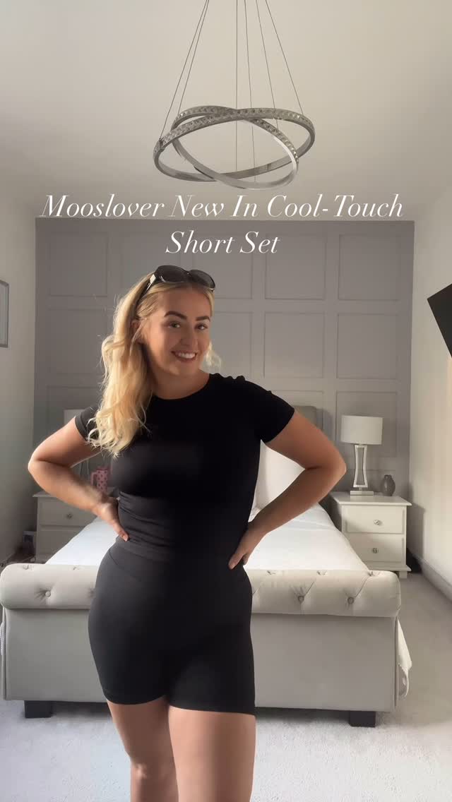 Instagram post by @inside_number_7 for MOOSLOVER. Caption reads: The perfect outfit for the warmer weather ☀️
Light....