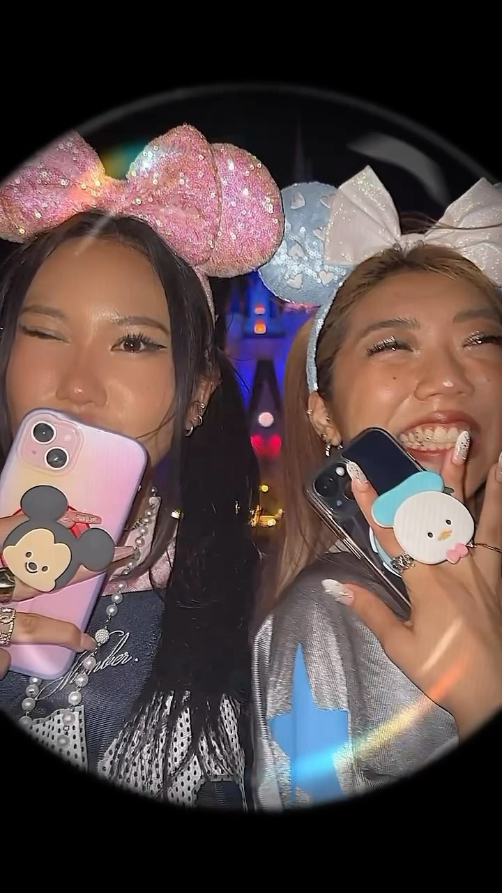 Instagram post by @frenzy.lazy for PopSockets. Caption reads: Kawaiiiii🩵

@popsockets....
