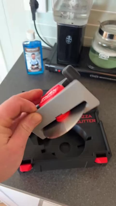 Instagram post by @tomrerjuvet for Milwaukee Tool. Caption reads: [...] #tømrer #tømrerlivet håndverker....