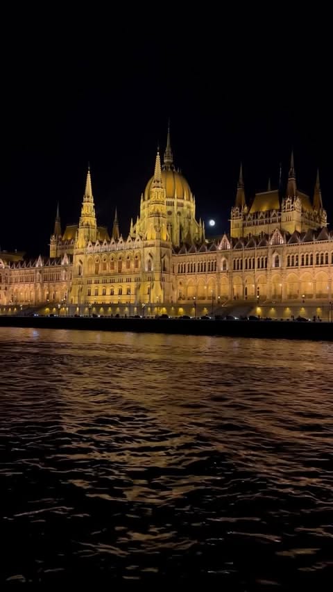 Instagram post by @architectanddesign for Four Seasons. Caption reads: At the foot of the Chain Bridge, the @FSBudapest....