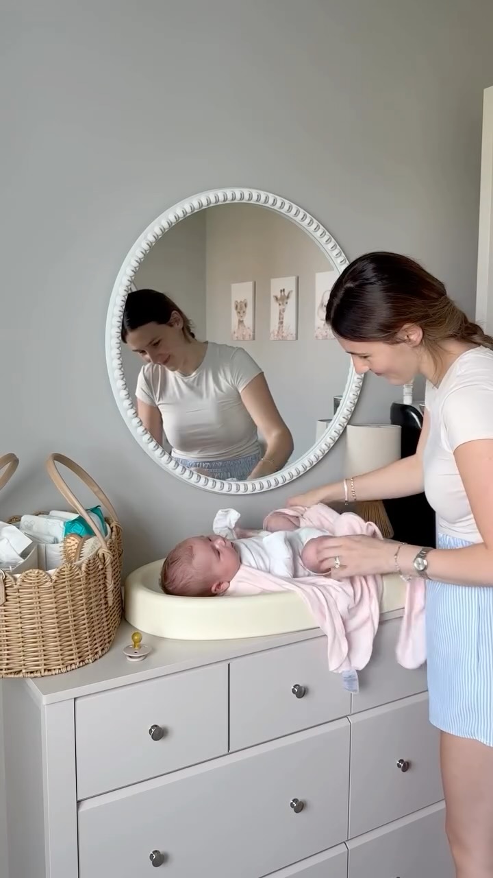 Instagram post by @lesatroyanchuk for GROWNSY. Caption reads: .