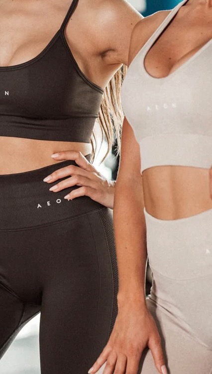 Instagram post by @vukovicelaa for Aeon Athletics. Caption reads: Kompletici @aeonathletics savršeno stoje,....