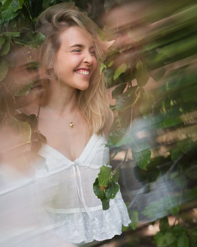Instagram post by @markusschlegelfotografie for Leica Camera. Caption reads: #kreativezusammenarbeitkmf #smile #portrait....
