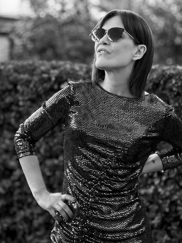 Instagram post by @ladyessegici for Brandbassador. Caption reads: DW for NYE 🖤 ADV
I’m preparing for New Year’s Eve....