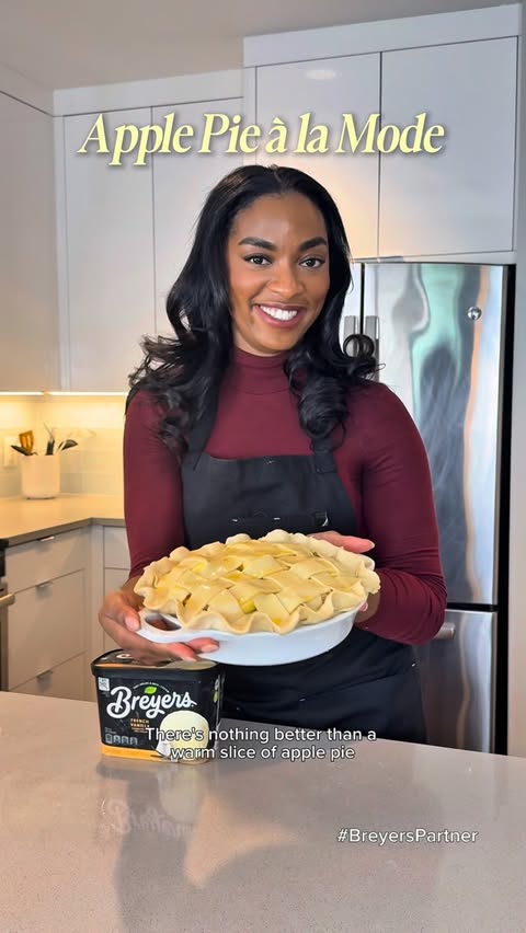 Instagram post by @foodandfellowship_ for Breyers. Caption reads: #BreyersPartner Nothing beats a warm apple pie....