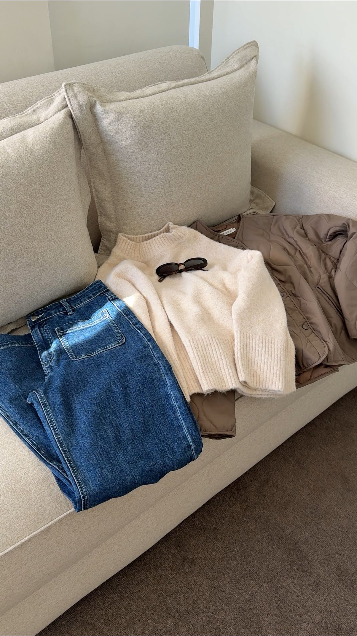 Instagram post by @jessica.louise.allen for Le Specs. Caption reads: Capsule staples on repeat 🤍 @floandfrankie 
I’ve....