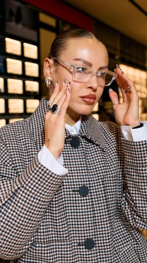 Instagram post by @_olhirst_ for Vision Express. Caption reads: AD picking out a new pair of glasses made easy....