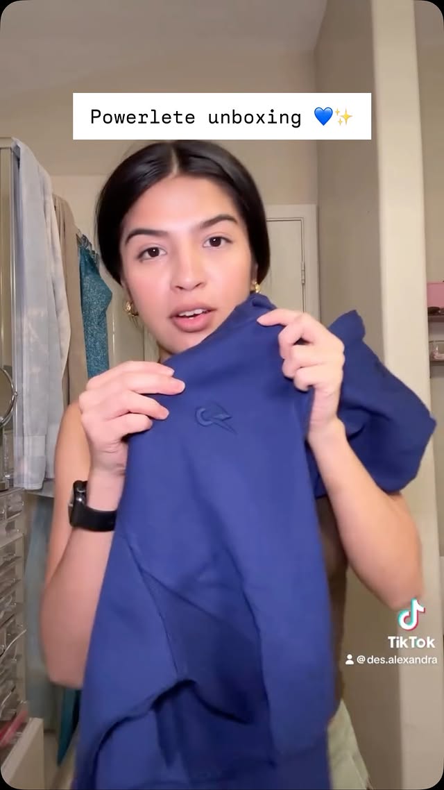 Instagram post by @des.alexandra for Powerlete. Caption reads: Part 2: Unboxing my @powerlete package as a brand....