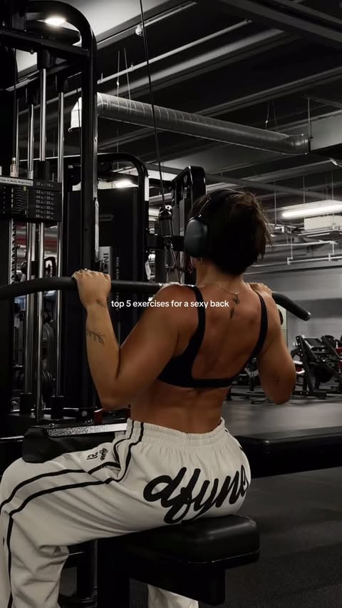 Instagram post by @livtreadwell for DFYNE. Caption reads: 🖤 back days !! Wearing @dfyne.official code....
