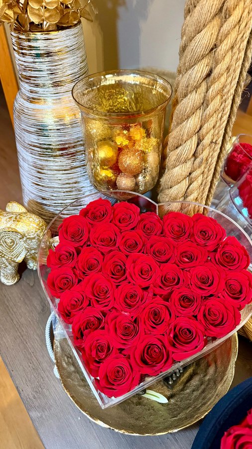 Instagram post by @the_al_life for Rose Forever. Caption reads: Perfect Gift for Mother’s Day 💝🎁 @roseforever_ny....