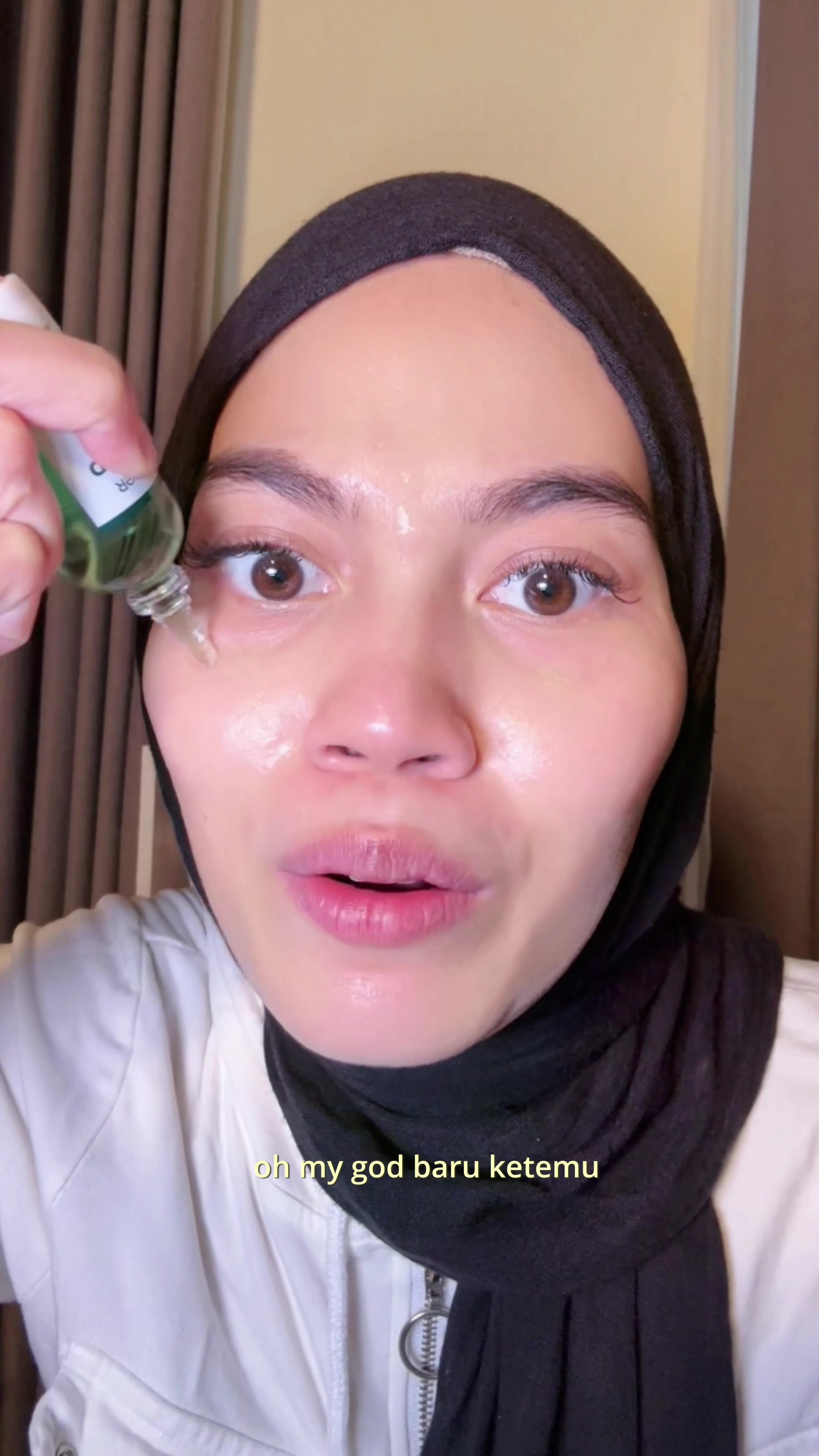 TikTok post by @rabynyaraafi for Garnier Indonesia. Caption reads: Ga cekat cekit dan Gak di bilas?! Ternyata lebih....