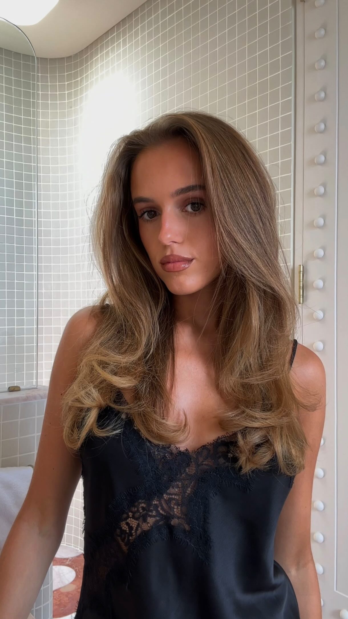 Instagram post by @oliviabrenting for Redken. Caption reads: Annonce for @redken | easy at home blowout. ABC....