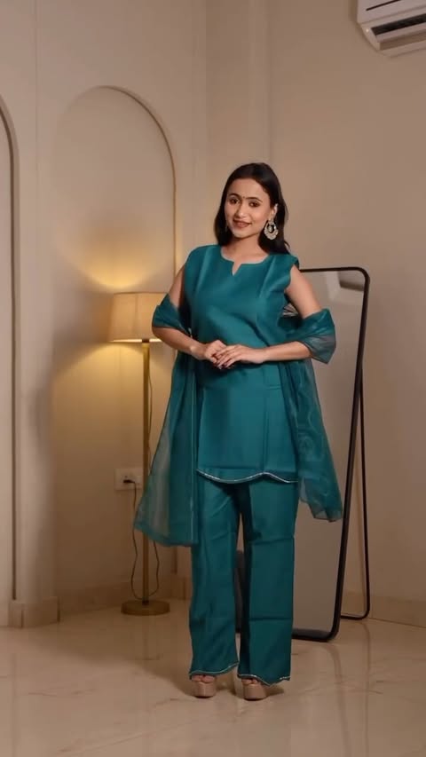 Instagram post by @ishuka.a for Shopsy. Caption reads: [...] these Summer breezy outfit options ⛱️ ✨....