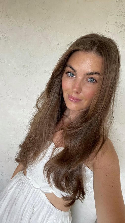 Instagram post by @vendelasvensson for SENSAI Cosmetics. Caption reads: Easy and glowing summer makeup with my top 6....