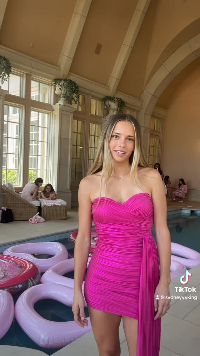 Instagram post by @sydney.king__ for Static Nails. Caption reads: since I got more pics today it’s only right to....