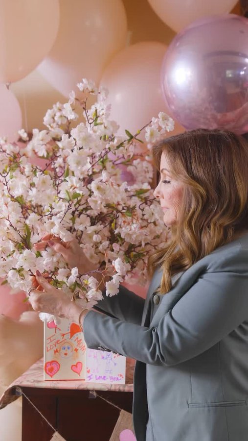 Instagram post by @mindyweiss for Apartment Therapy. Caption reads: [...] I’ve partnered with @airwickus x....