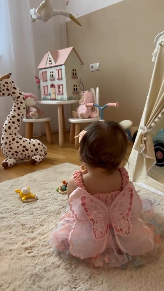 Instagram post by @blgh_tmr for Montessori Generation. Caption reads: [...] today!
Our big package from Montessori....