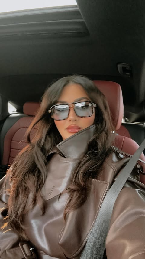 Instagram post by @samirajafarim for Soocas. Caption reads: SOOCAS Holiday Pop-Up ✨
Tried the new NEOS 2 +....