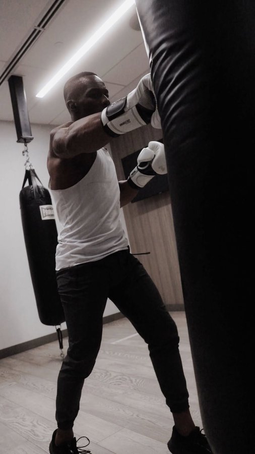 Instagram post by @mukai_maromo for Jabra. Caption reads: [...] love these Elite 8 Active earbuds by @Jabra!....