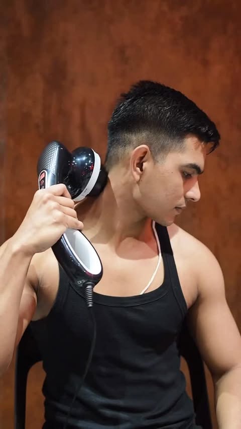 Instagram post by @badalsharmaofficial for AGARO Lifestyle. Caption reads: [...] #agaro #everydayexpert #theagarolifestyle....