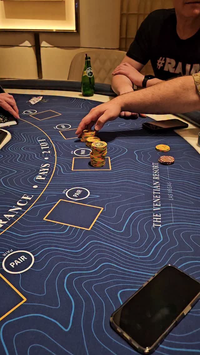 Instagram post by @ng_slot for The Venetian Las Vegas. Caption reads: $30,000 a Hand On BLACK JACK @venetianvegas #fyp....