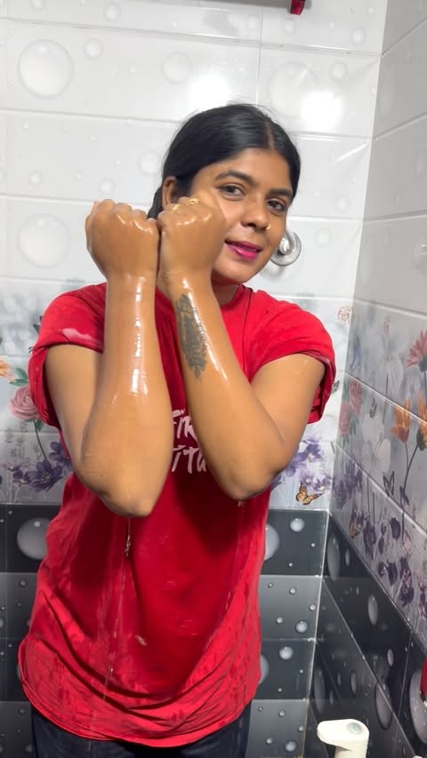 Instagram post by @niyati_smilegirl_vlog for Chemist at Play. Caption reads: Comment for link #chemistatplay #acnebodywash....