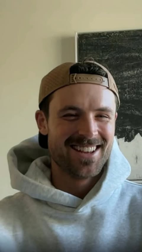 Instagram post by @lexniko for Refinery29. Caption reads: a man who can dance AND loves romantasy? 😍....