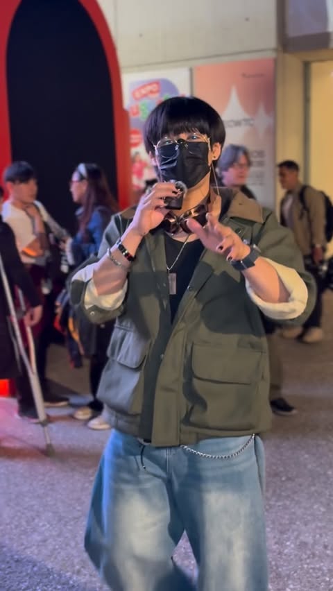 Instagram post by @miichelland_o for Crunchyroll. Caption reads: Me atrapaste...✋🏻😳🤚🏻 Gracias a @Crunchyroll....