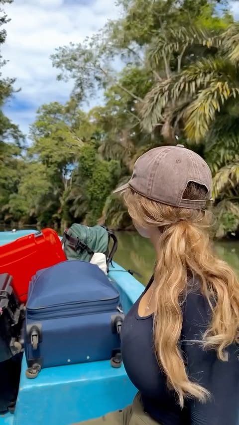 Instagram post by @makilllla for Airalo. Caption reads: Here are some snippets from the Costa Rica trip so....