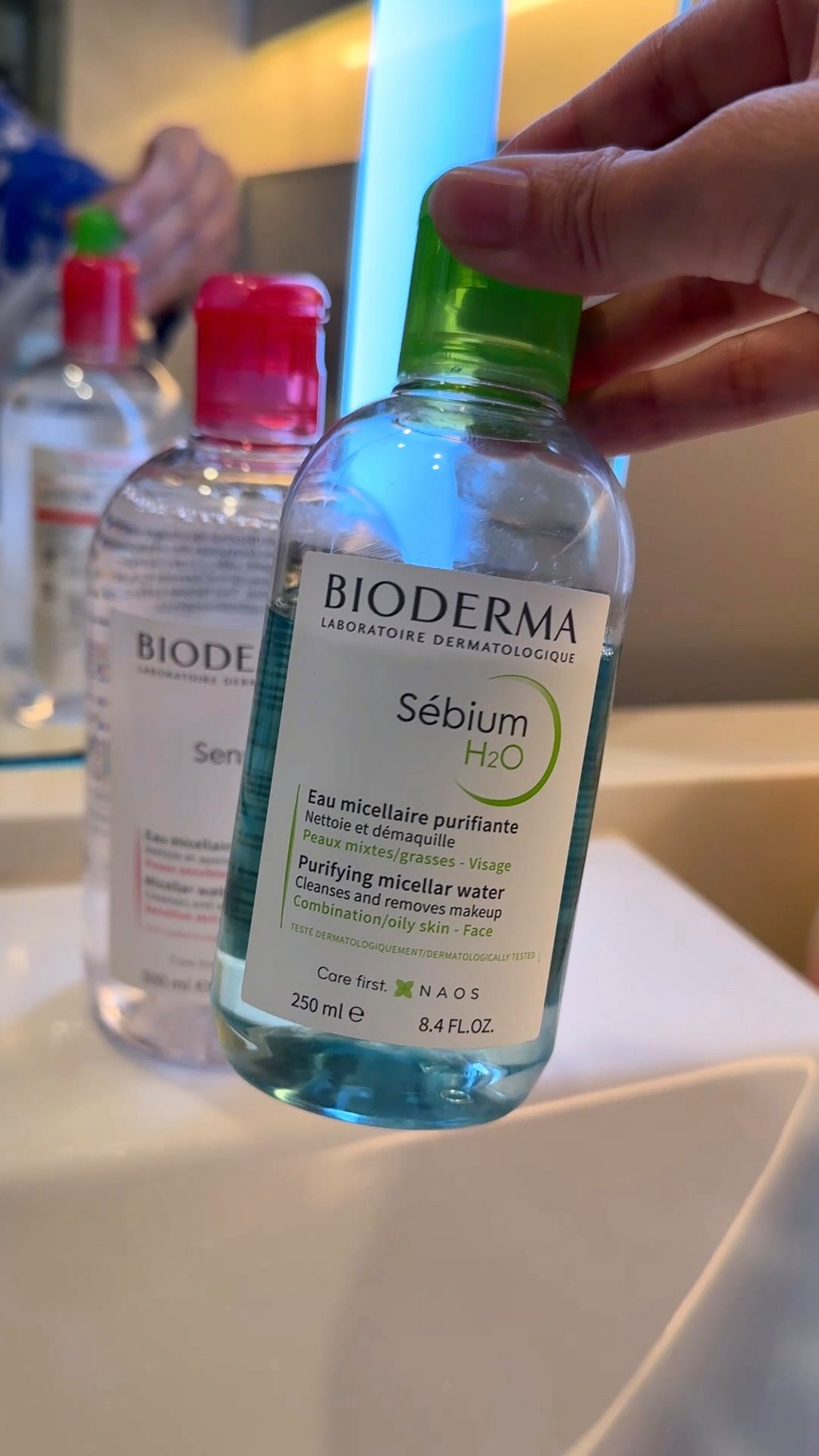 Instagram post by @ayami_yamichan for BIODERMA. Caption reads: 5日間洗顔禁止チャレンジしてみました。

とにかく優しいビオデルマ💕
🌿セビウムシリーズは、毛穴....