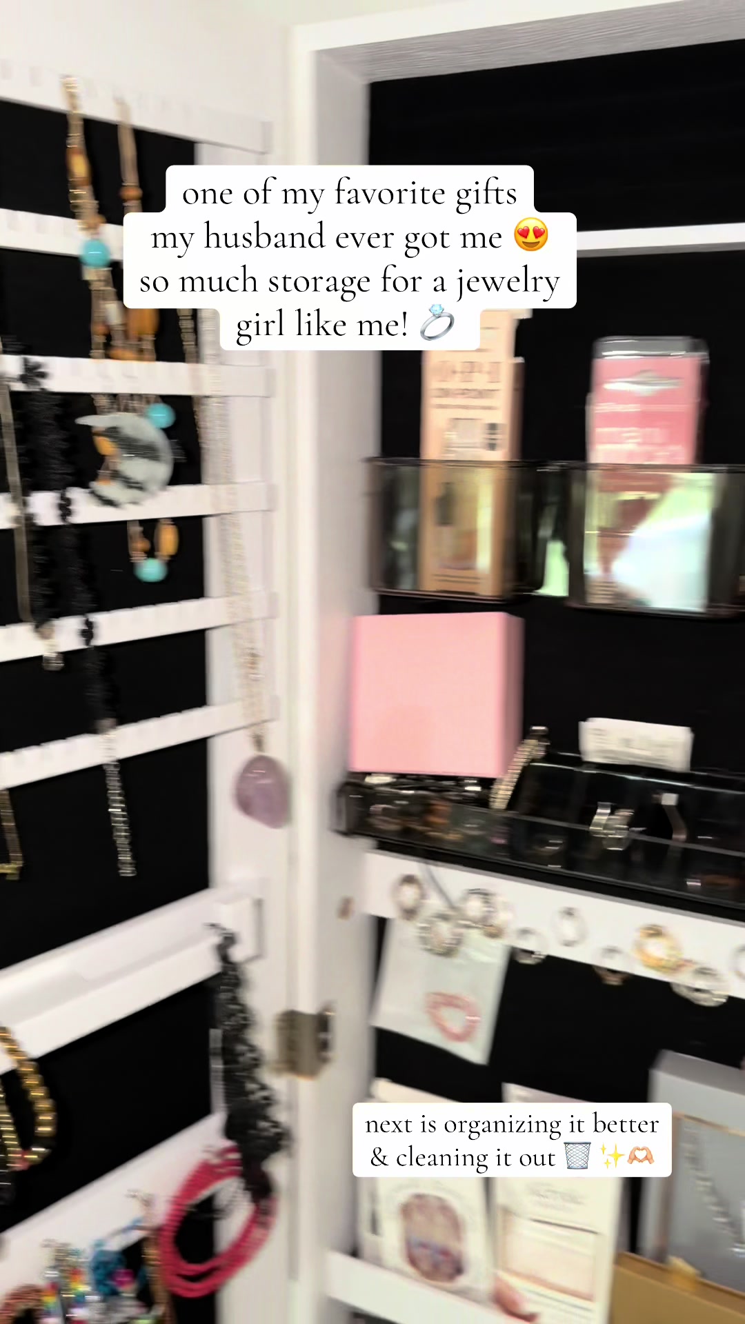 TikTok post by @rita_naglexo for Songmics. Caption reads: [...] of my favorite gifts everrrr 🫶🏼🖤....