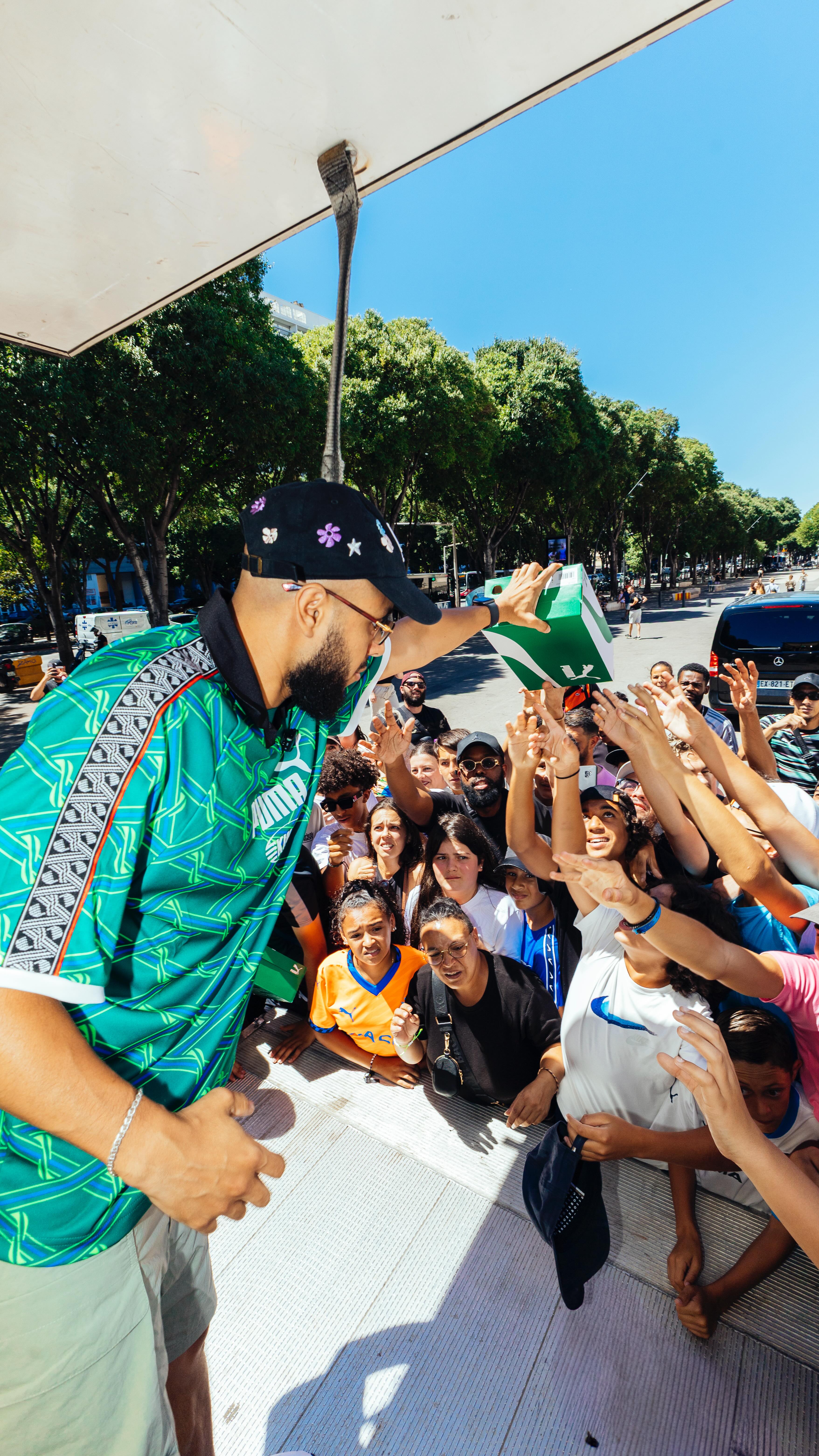 Instagram post by @bigcolombien for billboard. Caption reads: Merci Marseille ❤️

🎥....