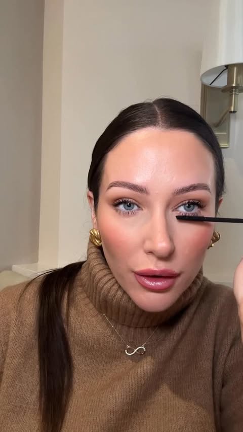 Instagram post by @louisemcdonnell_ for Bellamianta. Caption reads: [...] routine for beauty on the go from....