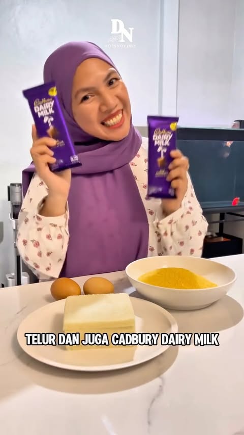 Instagram post by @desnov1812 for Cadbury. Caption reads: Lagi craving manis? Coba deh roti goreng isi....