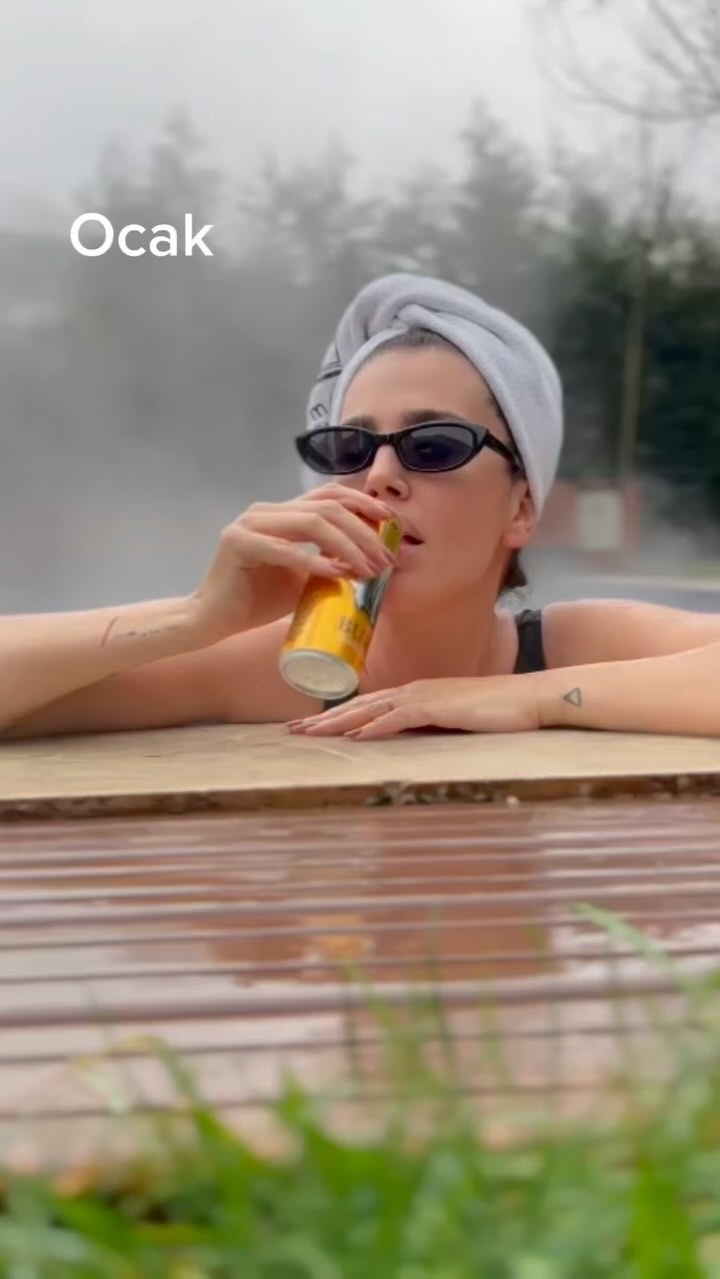 Instagram post by @zodyakli for Burn Energy Drink. Caption reads: Güzel bir yıldı🤔 daha güzeline hazırım 💅....