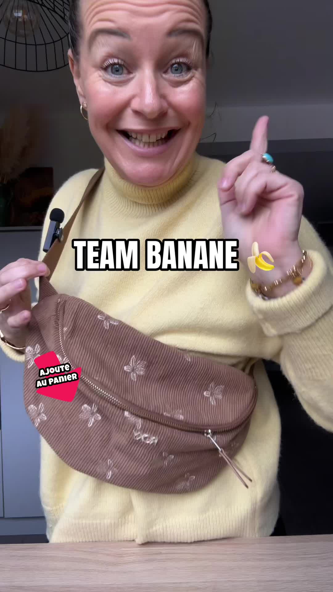 TikTok post by @bichettetesteuse for ROXY. Caption reads: #roxy #banane #sacbanane #tendance [...].