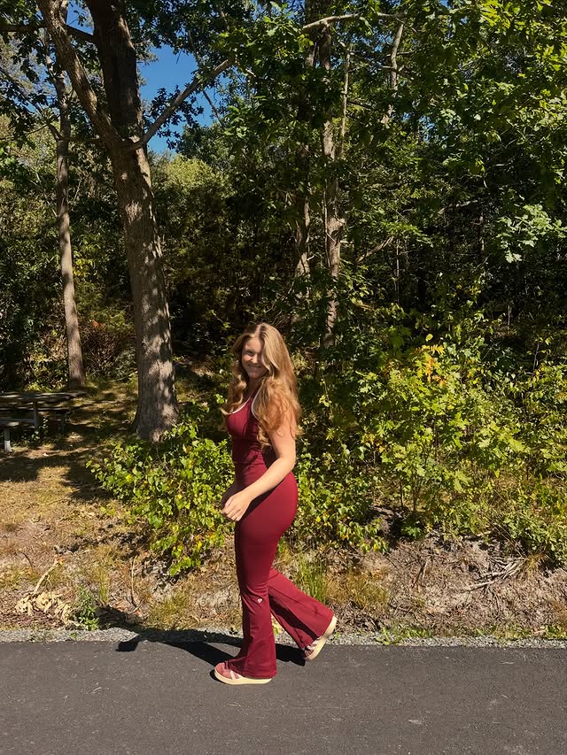 Instagram post by @livewellwithapell for Women's Best. Caption reads: [...] the same, I’m always dressed in my....
