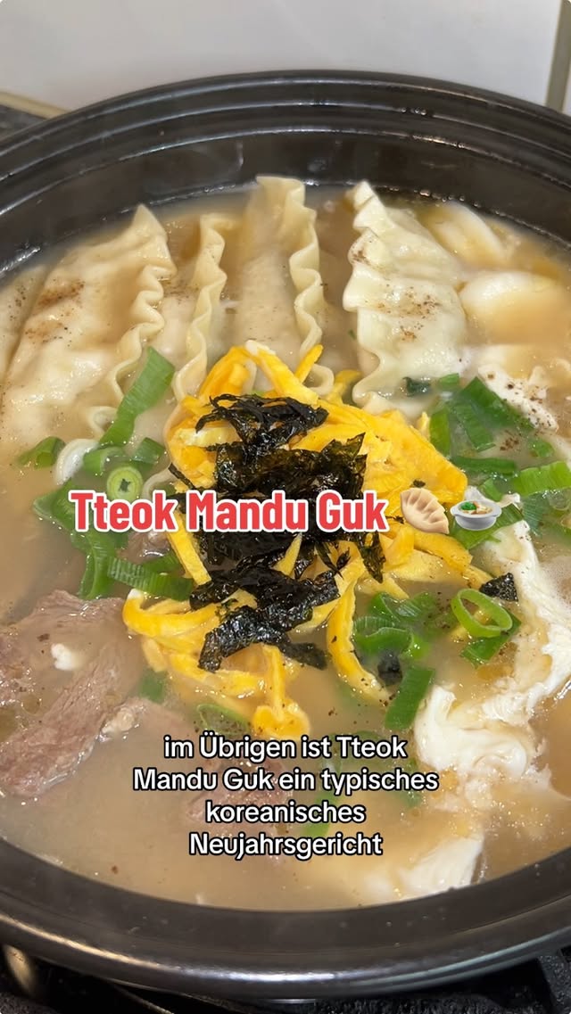 Instagram post by @yentyjenny for Bibigo. Caption reads: [...] 😋 Rice Cake Dumpling Soup 🥟🍲 @bibigo.de....