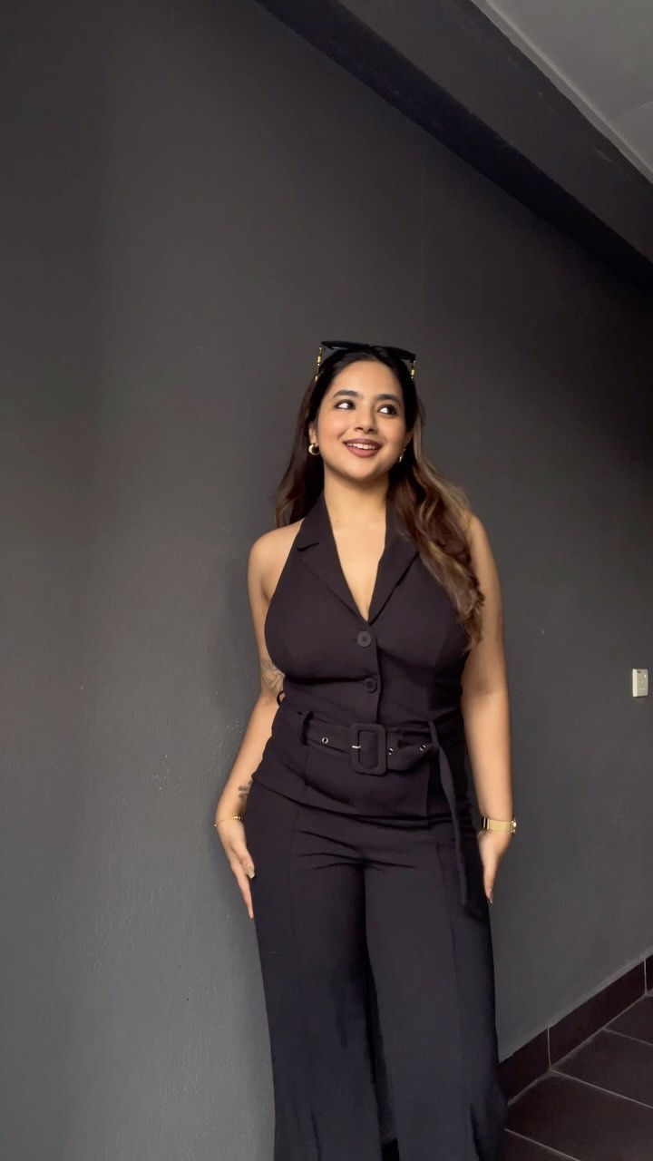 Instagram post by @shruthiiemenon for dressingpaula. Caption reads: @dressingpaula got me feeling like a baddie in....