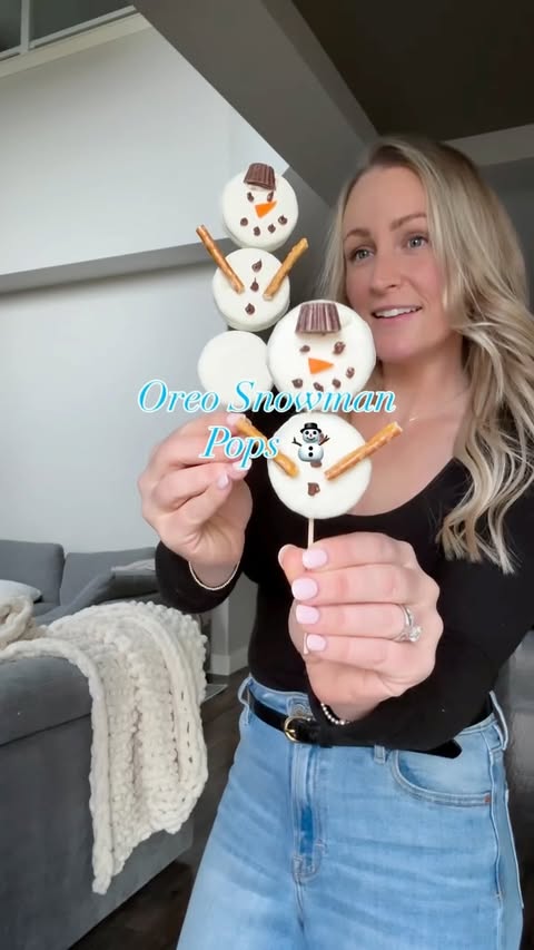 Instagram post by @chantal.gregoryy for OREO. Caption reads: ❄️ #AD Our favorite holiday treat: Oreo Snowmen!....
