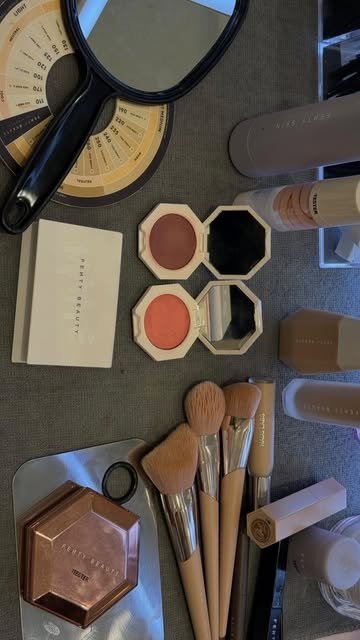 Instagram post by @carlohuang for FENTY SKIN. Caption reads: Eaze Drop o Soft’lit? que opinamos? amo las dos....
