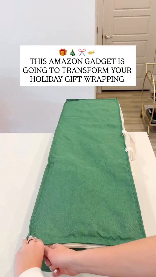 Instagram post by @parkspartyplanning for Little ELF Products. Caption reads: [...] tree 

#ad That’s why I love this....