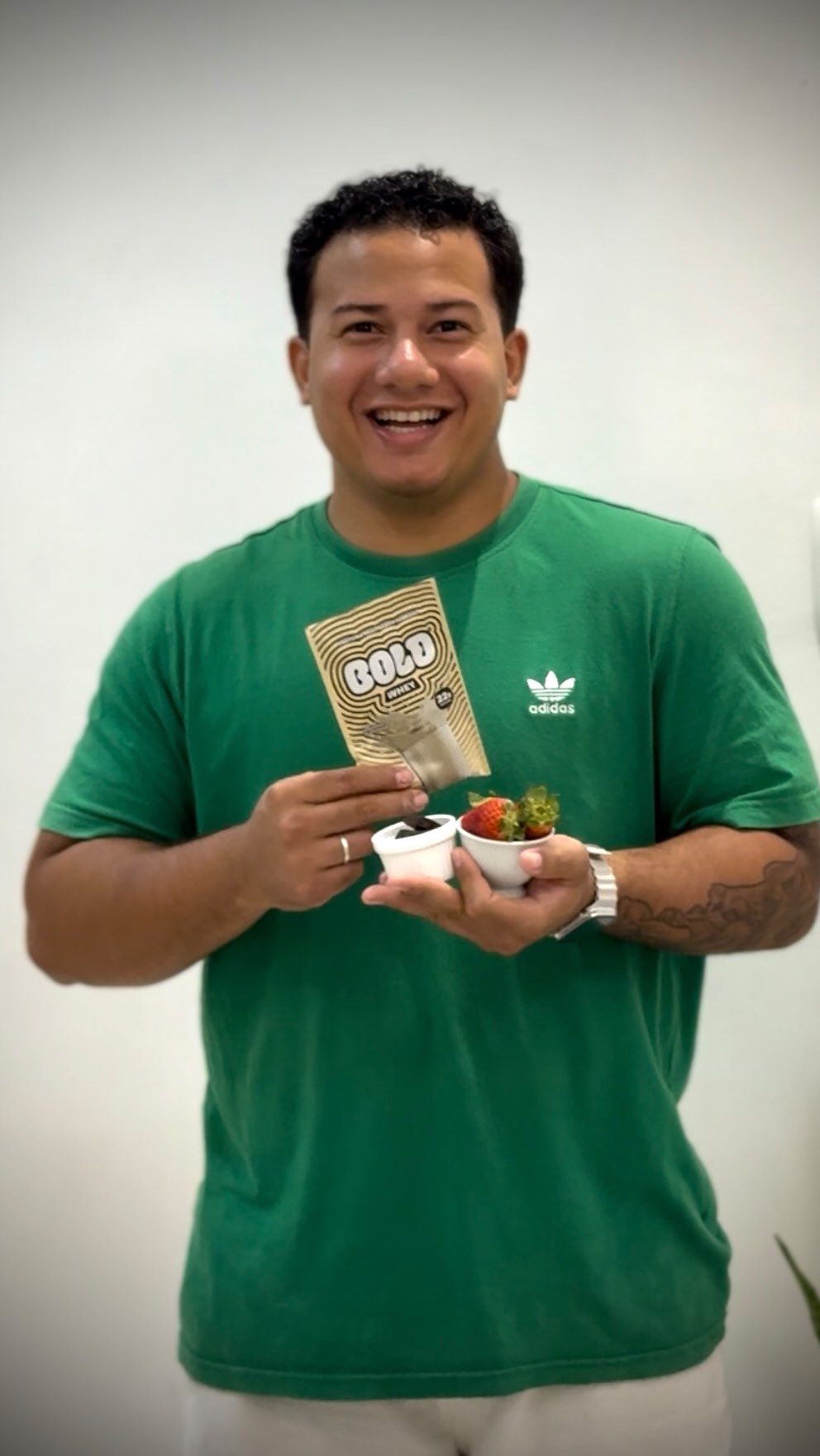 Instagram post by @taylan_policarpo for BOLD SNACKS. Caption reads: Lanchinho para toda hora 🫶🏽

#morangodoamor....