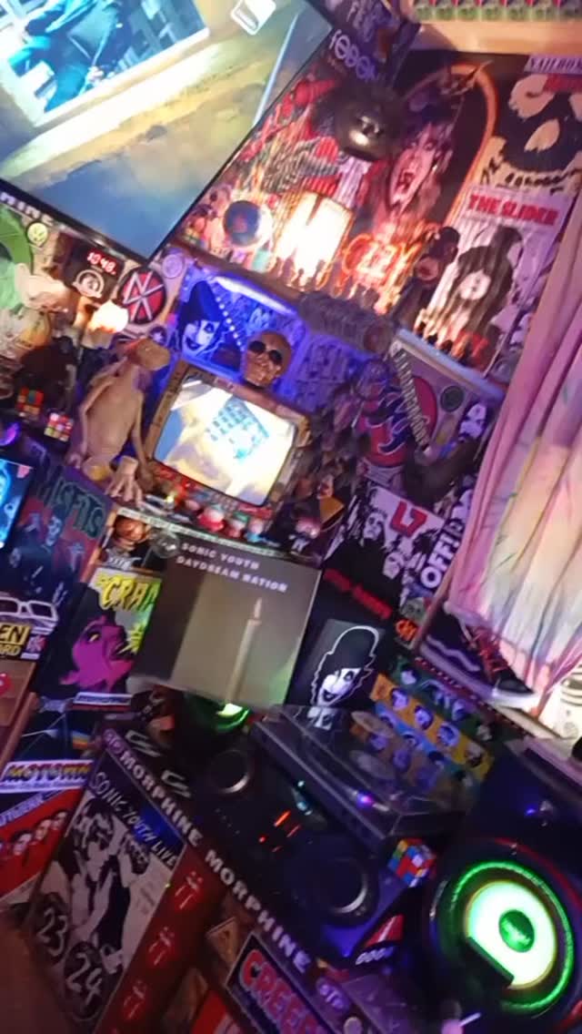 Instagram post by @sonicyouth_official for Tommy Jeans. Caption reads: ⚡ Vinyl ⚡ 
...
...
Sonic Youth 
Daydream....