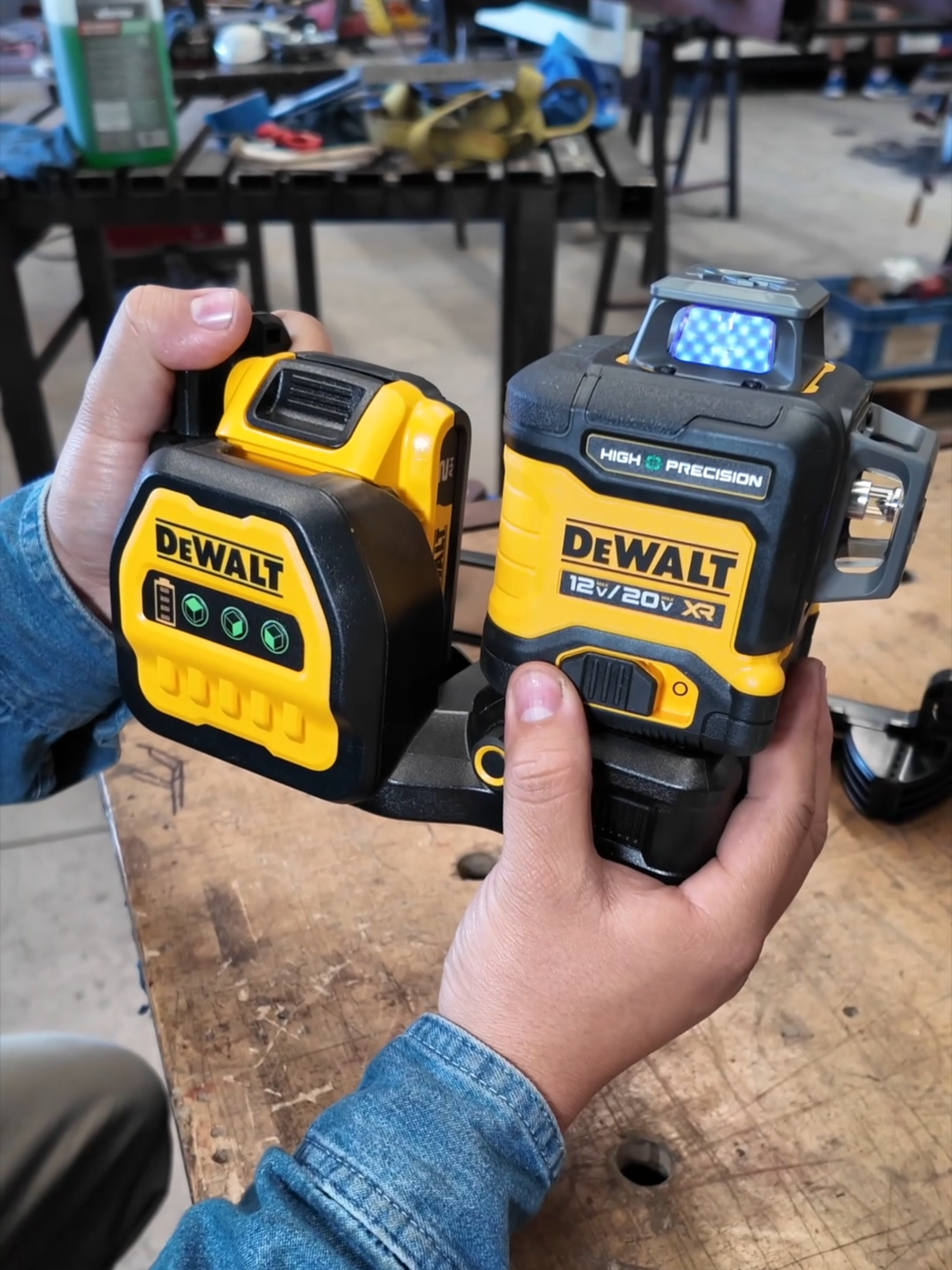 TikTok post by @losbestauradores for DEWALT. Caption reads: ✨Nuevo NIVEL LÁSER de @dewaltlatam con RECEPTOR!....