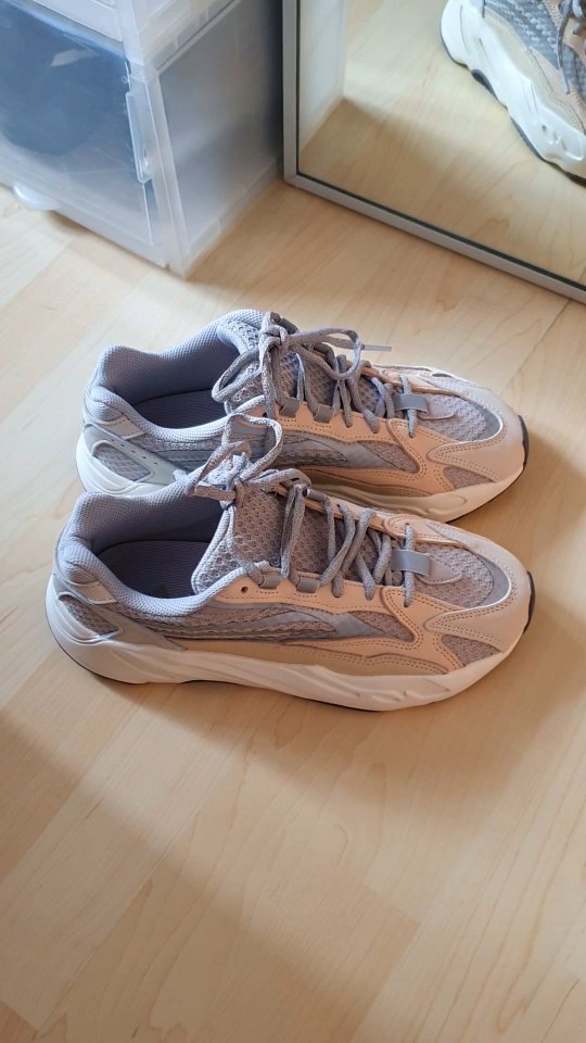 Instagram post by @thaomymignon for Nice Kicks. Caption reads: [...] #yeezy #kanyewest #sneakers #nicekicks....