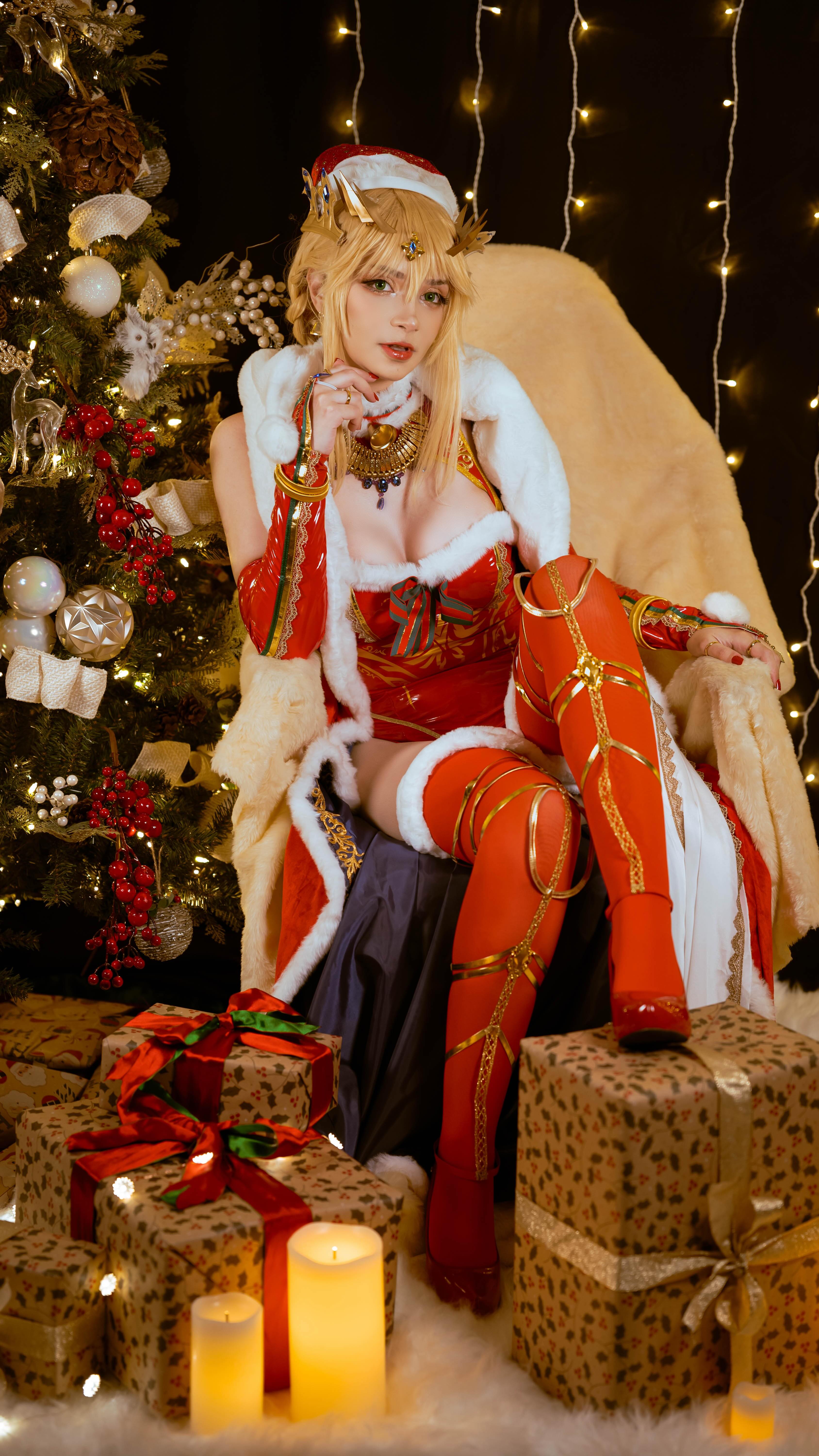 Instagram post by @babsofthegalaxy for Uwowo Cosplay. Caption reads: ‘Tis the holiday season! I’m not sure I’ll have a....