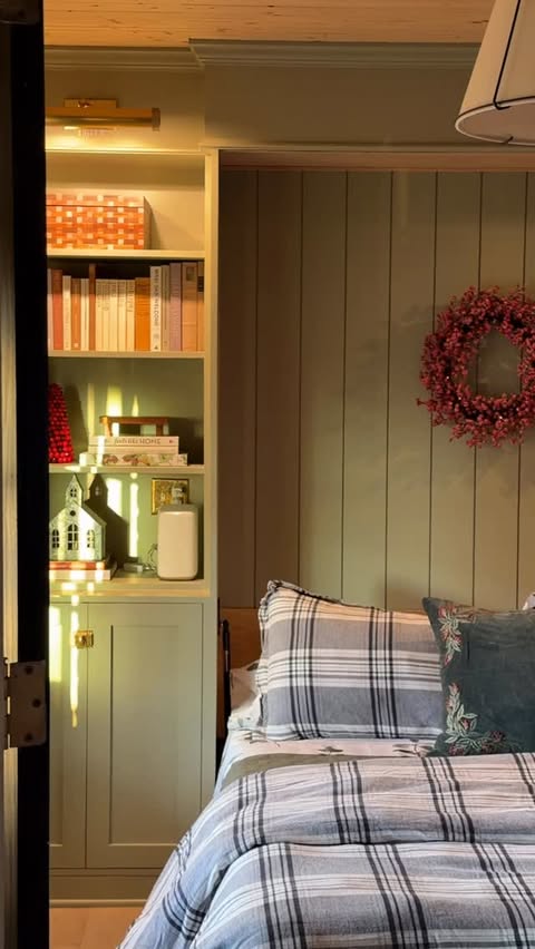 Instagram post by @rebeccaandgenevieve for The Company Store. Caption reads: [...] the softest bedding layers from....