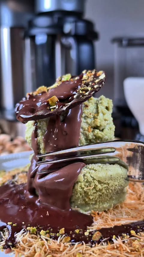 Instagram post by @the_commis_chef for Morphy Richards. Caption reads: [...] ice cream made extra creamy in the Morphy....